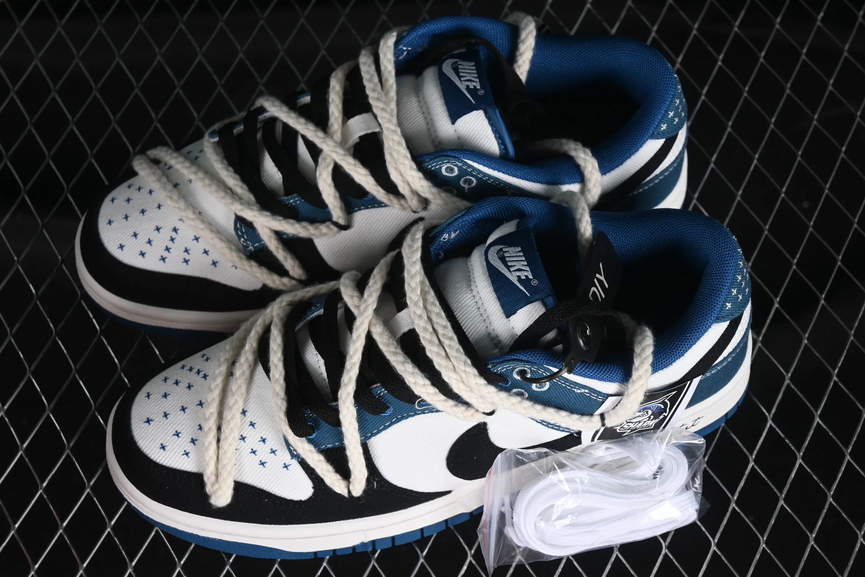 All categories Nk SB Dunk series Nk SB Dunk Low Low-top sneakers Nk Dunk Low Black and white blue High street style Protect the ocean Hemp rope deconstruction SB strap low-top casual sneakers DV0834-101